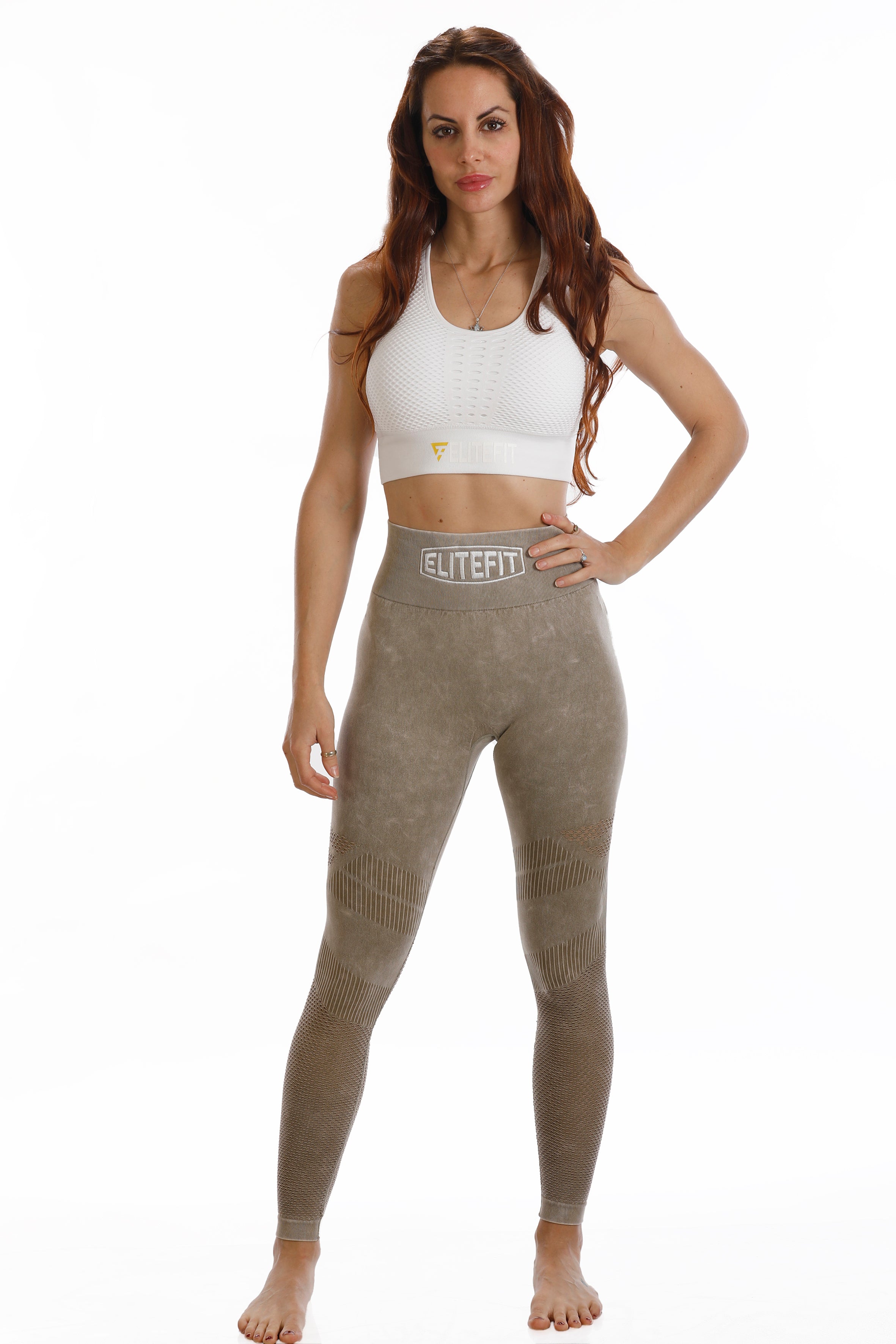 Leggins AENEAS beige de cintura alta para mujer, diseño ajustado y sin etiquetas, ideales para deporte y estilo casual.