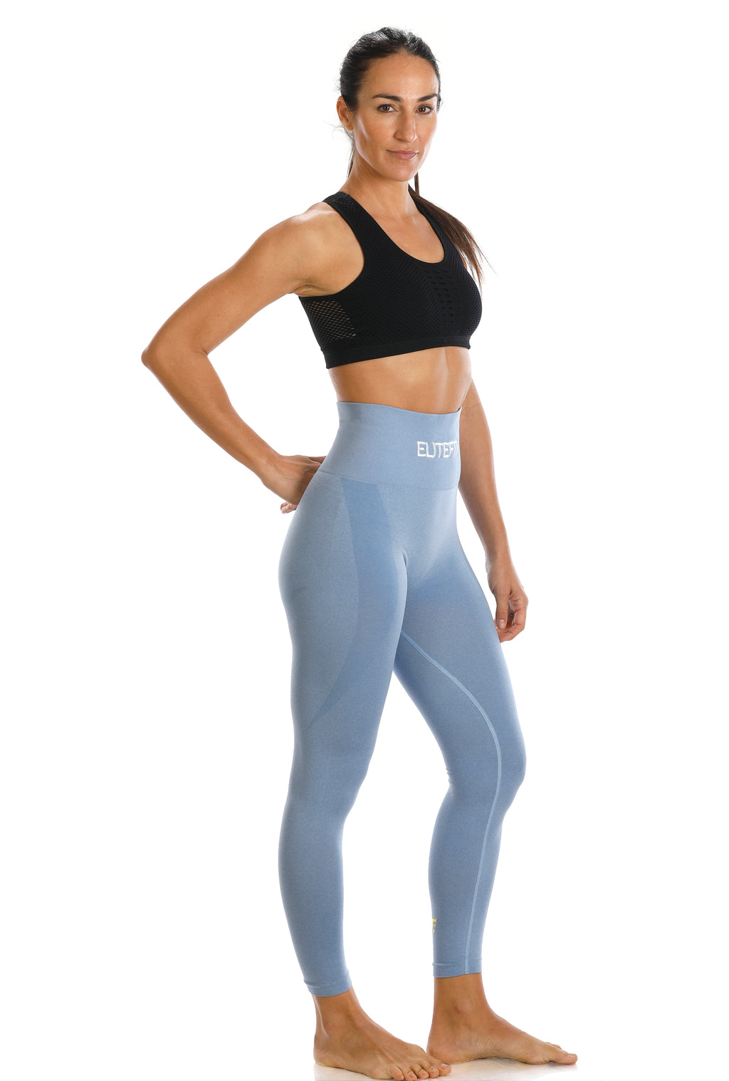Leggins largos ANUKET en azul claro con ajuste ceñido y cintura alta. Ropa deportiva femenina cómoda y transpirable para fitness y yoga.