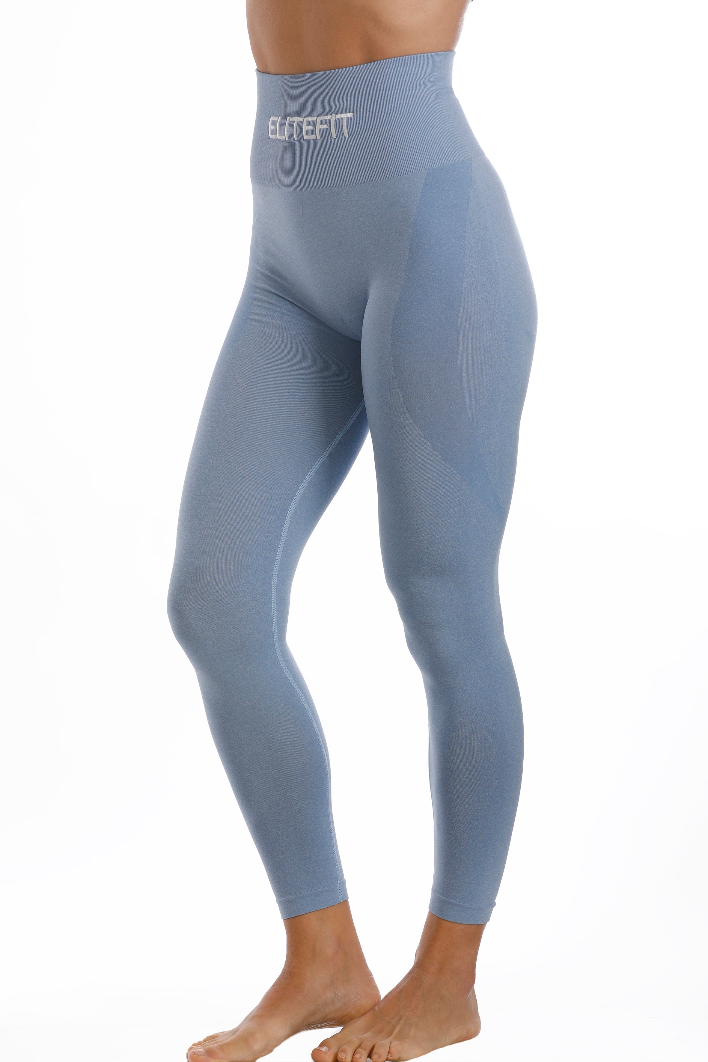 Leggins ANUKET azul claro con cintura alta y diseño sin costuras. Ropa deportiva femenina ideal para yoga, gym y entrenamiento funcional.