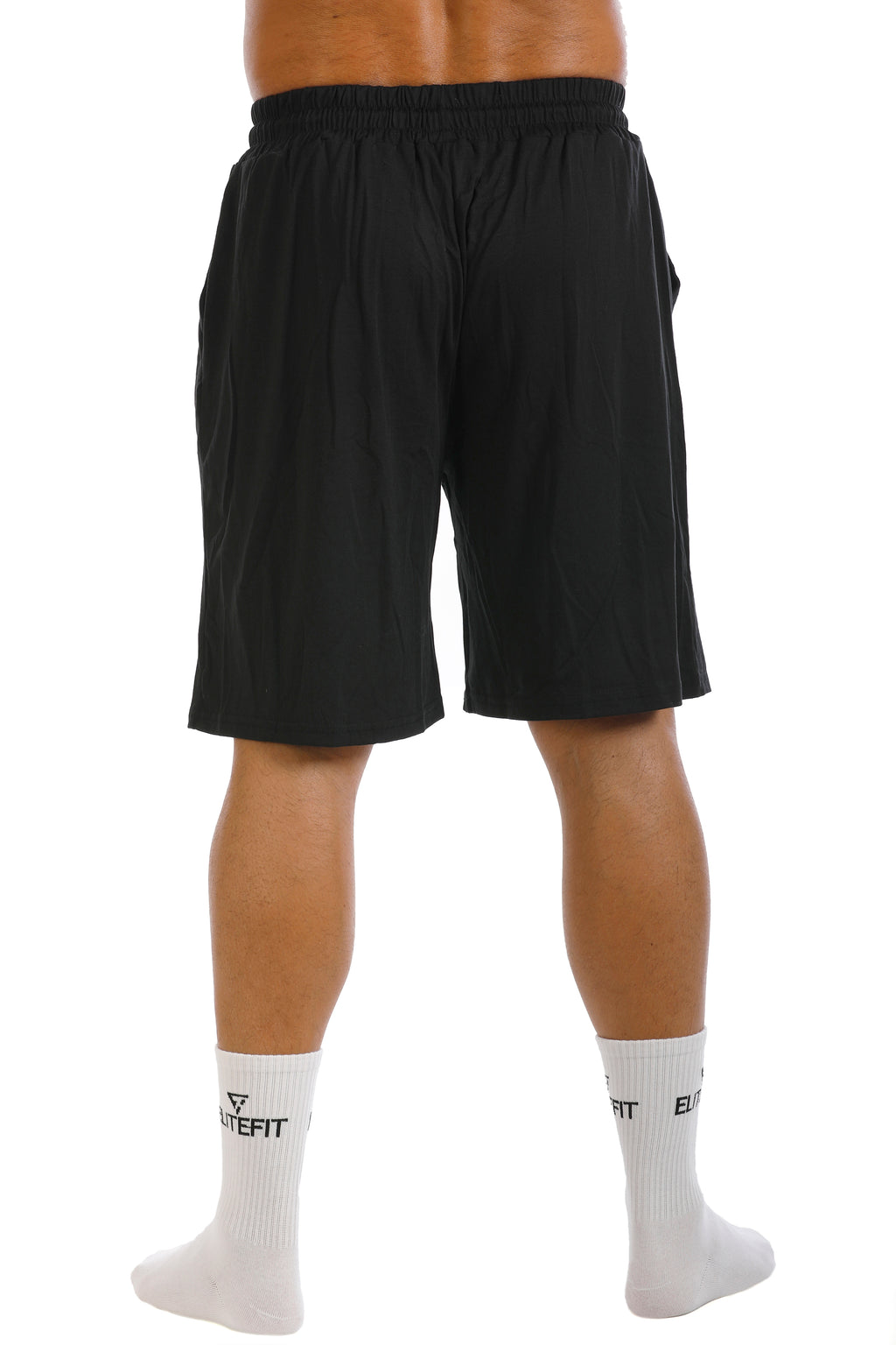 Vista trasera del pantalón corto ALCEO negro para hombre, con cintura elástica y corte cómodo para actividades deportivas.