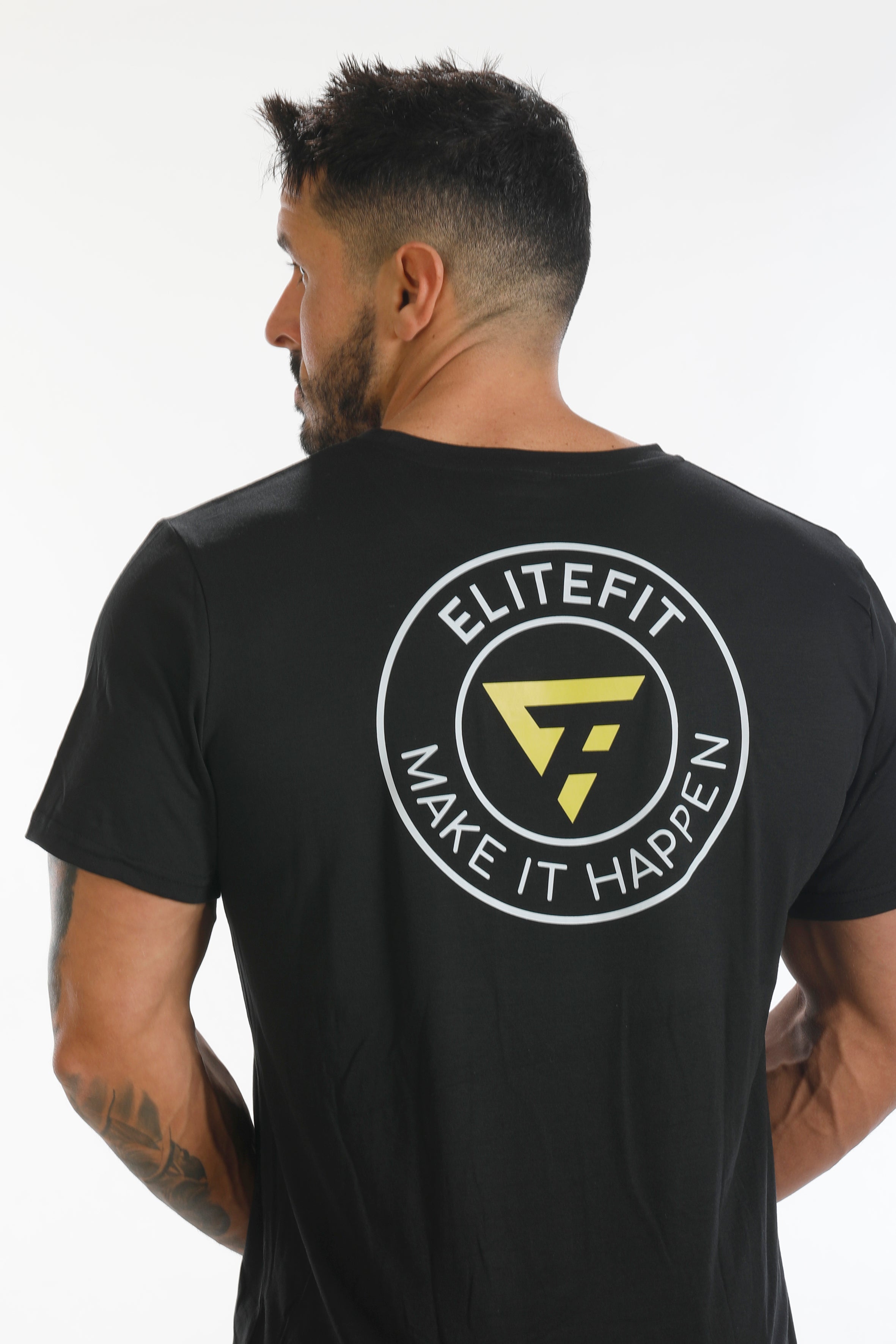 Camiseta negra ANGELO para hombre con diseño deportivo, logo 'ELITEFIT' en la espalda y lema 'MAKE IT HAPPEN'.